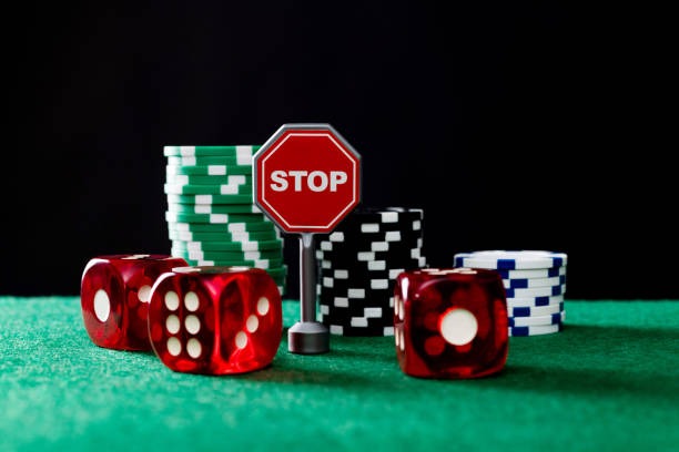 Live roulette table with dealer and multi-camera feed on maptogel platform